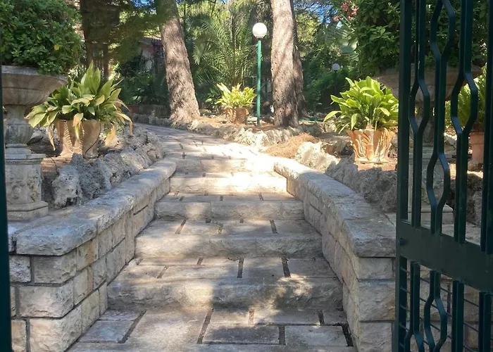 Raffaela Lido Silvana Marina Di Fatamorgana * פולסנו